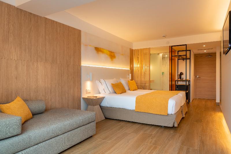 חדר סופריור לשלושה, L'Azure Hotel 4* Sup