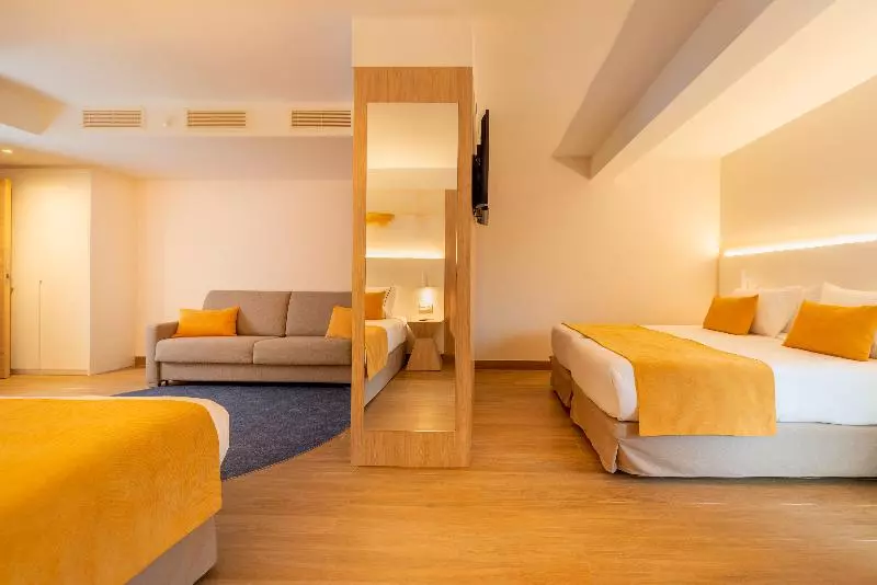 Perhehuone, L'Azure Hotel 4* Sup
