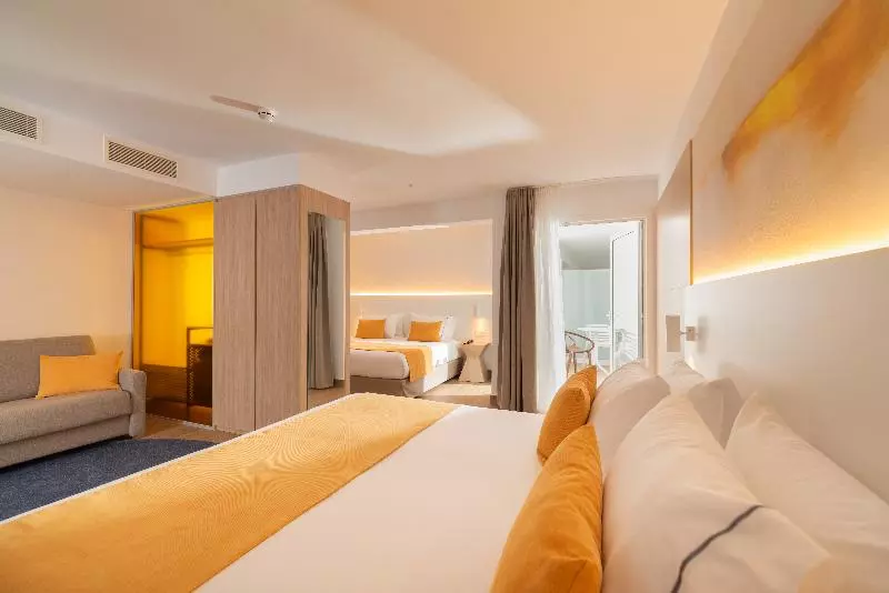 Perhehuone, L'Azure Hotel 4* Sup
