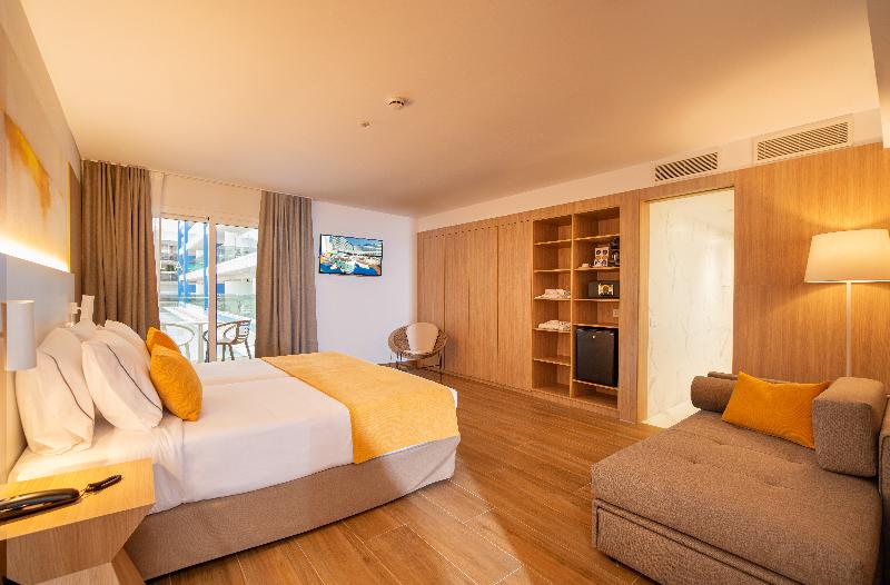 带泳池观景的豪华房, L'Azure Hotel 4* Sup