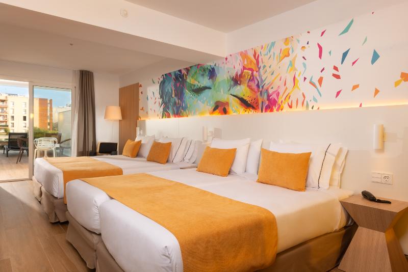 חדר משפחתי נוף לבריכה, L'Azure Hotel 4* Sup