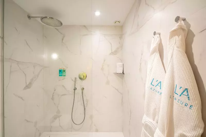 Perhehuone Allasnäkymä, L'Azure Hotel 4* Sup