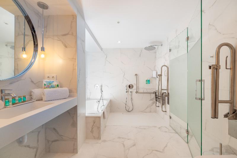 家庭房带泳池, L'Azure Hotel 4* Sup