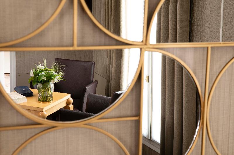חדר סטנדרט לשלושה עם נוף לבריכה, L'Azure Hotel 4* Sup