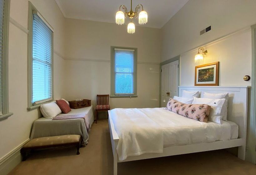 Номер Стандарт, Blayney House