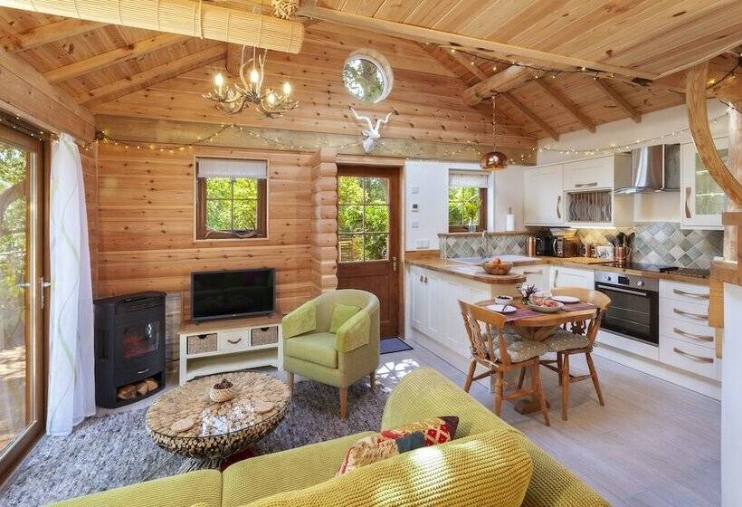 豪华小屋, Porthole Log Cabin