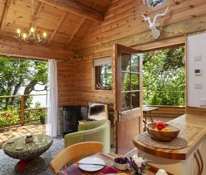 デラックスキャビン, Porthole Log Cabin