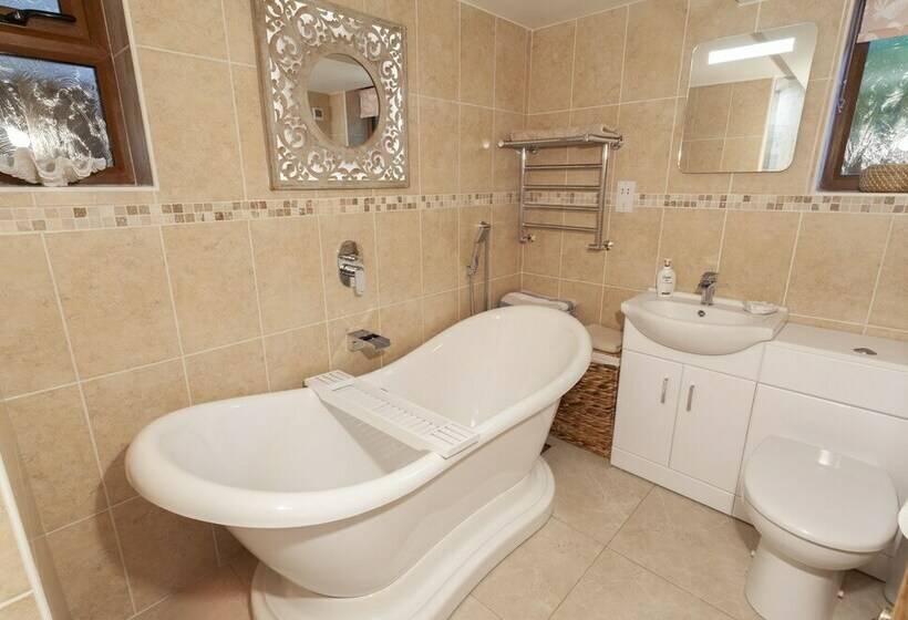 豪华小屋, Porthole Log Cabin