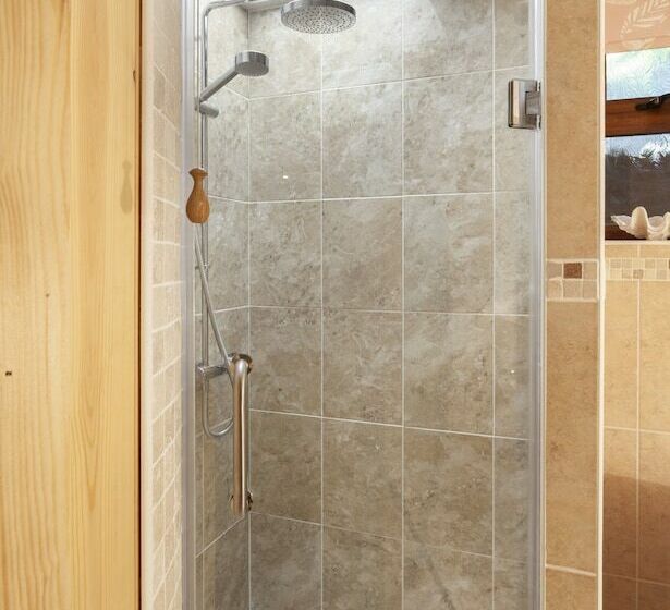 豪华小屋, Porthole Log Cabin