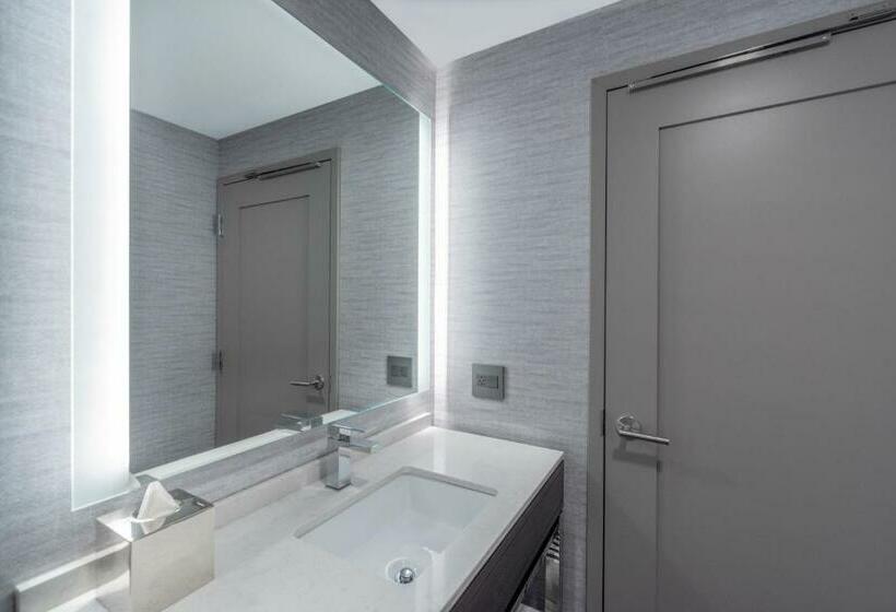 غرفة قياسية سرير كينج, Holiday Inn Express   Boston Logan Airport   Revere, An Ihg