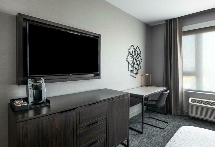 اتاق استاندارد با تخت بزرگ, Holiday Inn Express   Boston Logan Airport   Revere, An Ihg