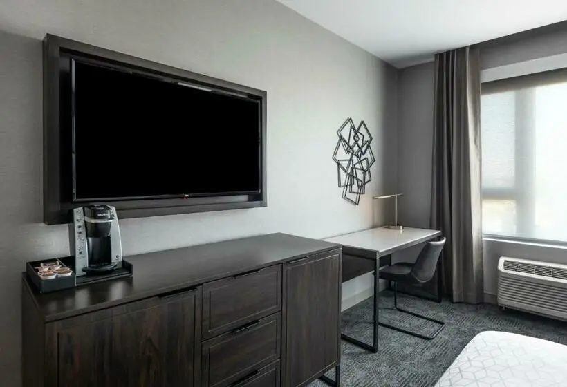 キングサイズベッドのスタンダードルーム, Holiday Inn Express   Boston Logan Airport   Revere, An Ihg