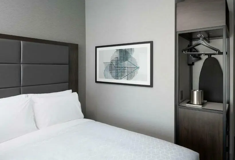 キングサイズベッドのスタンダードルーム, Holiday Inn Express   Boston Logan Airport   Revere, An Ihg