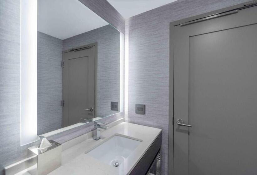 غرفة قياسية لذوى الاحتياجات الخاصة, Holiday Inn Express   Boston Logan Airport   Revere, An Ihg