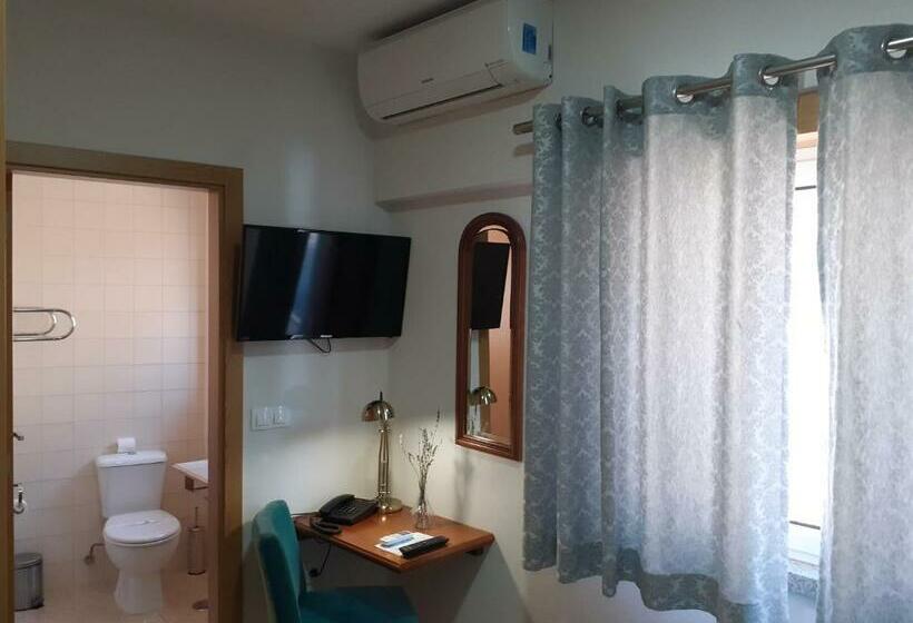 חדר סטנדרט יחיד, Square