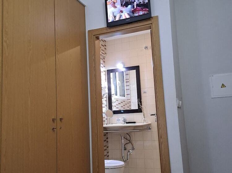 غرفة قياسية فردية, Square