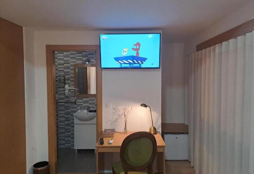 غرفة سوبيريور, Square