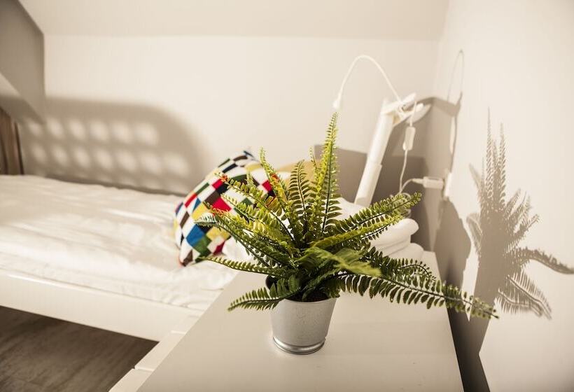 اتاق استاندارد یک تخته با سرویس بهداشتی مشترک, Bi Pi Hostel