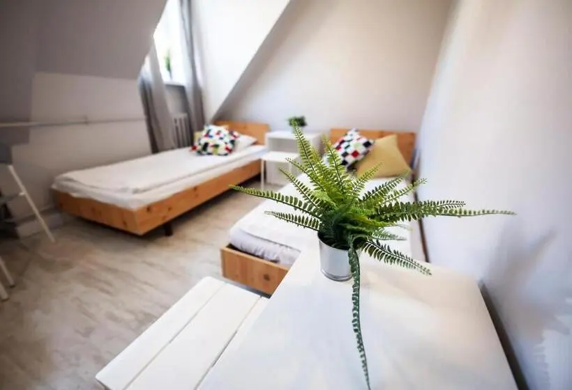اتاق استاندارد سه تخته با سرویس بهداشتی مشترک, Bi Pi Hostel