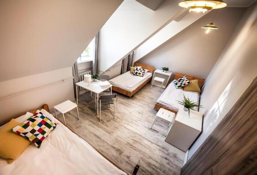 اتاق استاندارد سه تخته با سرویس بهداشتی مشترک, Bi Pi Hostel