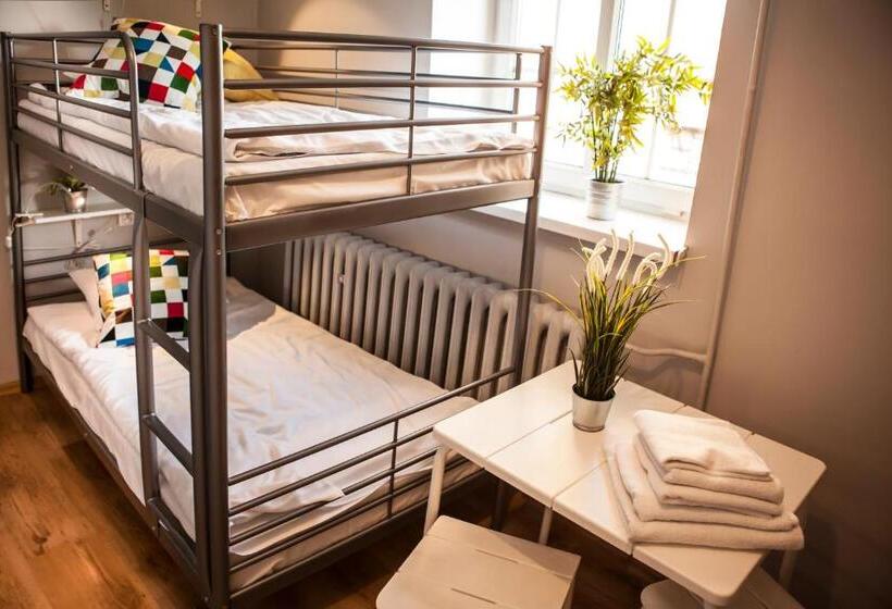 اتاق استاندارد سه تخته با سرویس بهداشتی مشترک, Bi Pi Hostel