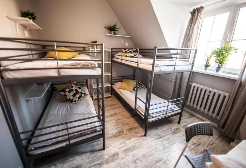 标准四人间共用浴室, Bi Pi Hostel