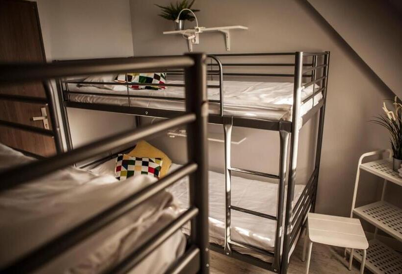 标准四人间共用浴室, Bi Pi Hostel