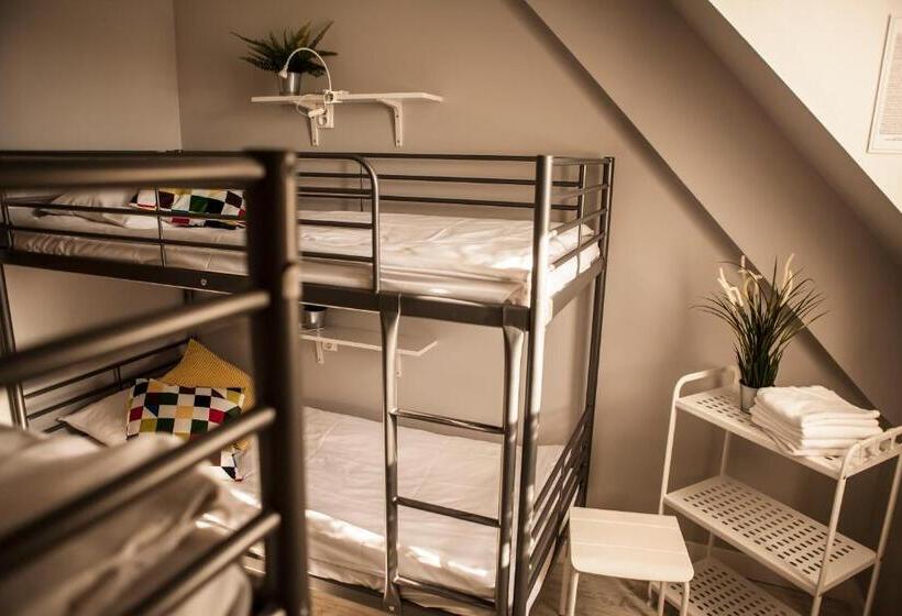 标准四人间共用浴室, Bi Pi Hostel