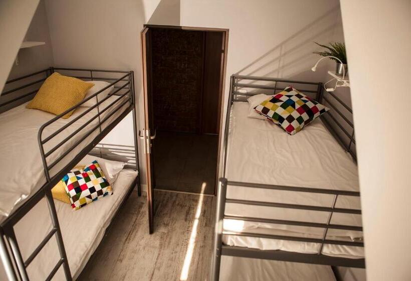 标准四人间共用浴室, Bi Pi Hostel