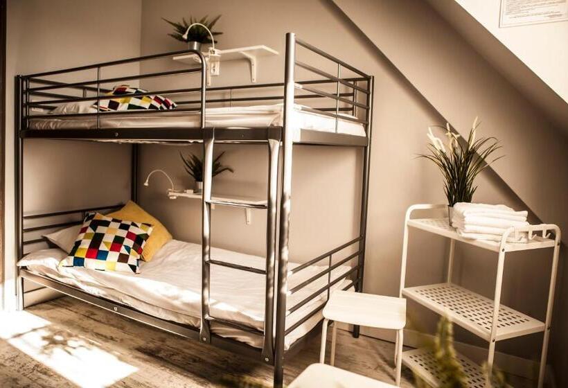 标准四人间共用浴室, Bi Pi Hostel