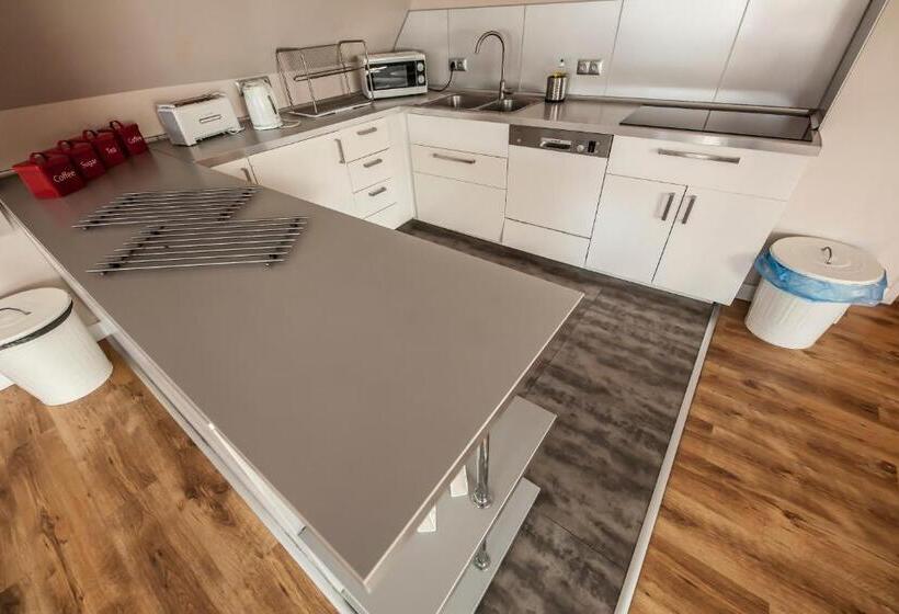 اتاق خانوادگی با سرویس بهداشتی مشترک, Bi Pi Hostel
