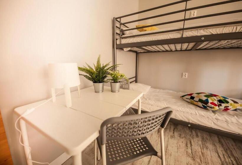 اتاق خانوادگی با سرویس بهداشتی مشترک, Bi Pi Hostel
