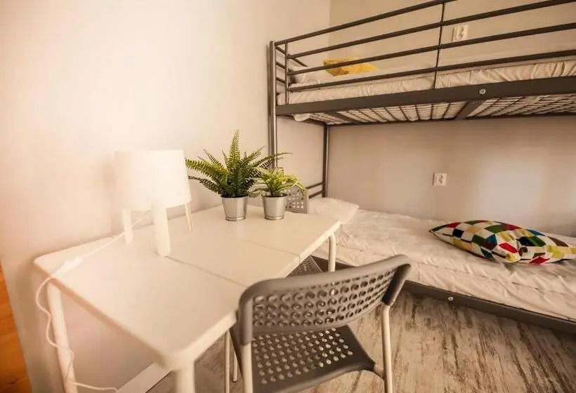 اتاق اکونومی, Bi Pi Hostel