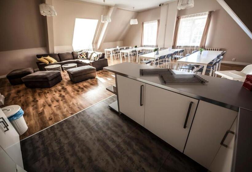 经济房, Bi Pi Hostel