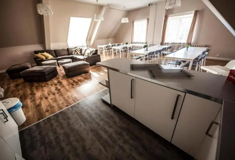 اتاق اکونومی, Bi Pi Hostel