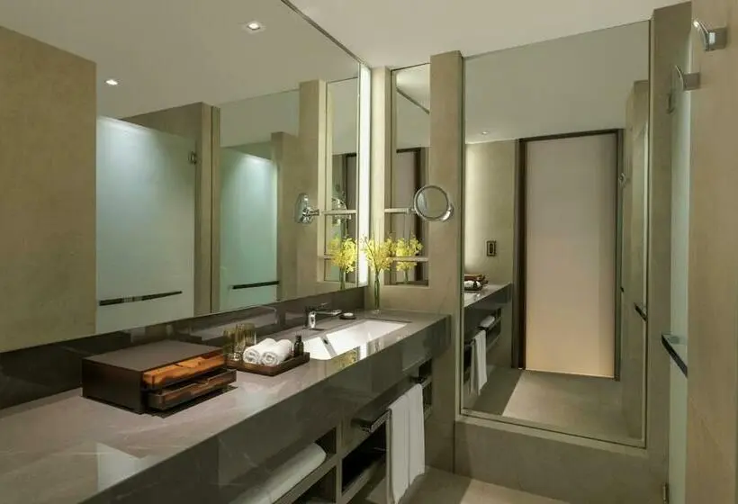 اتاق لوکس با تخت بزرگ, Dusit Thani Laguna Singapore