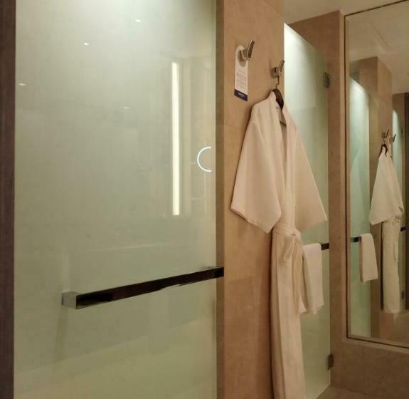 اتاق لوکس با تخت بزرگ, Dusit Thani Laguna Singapore
