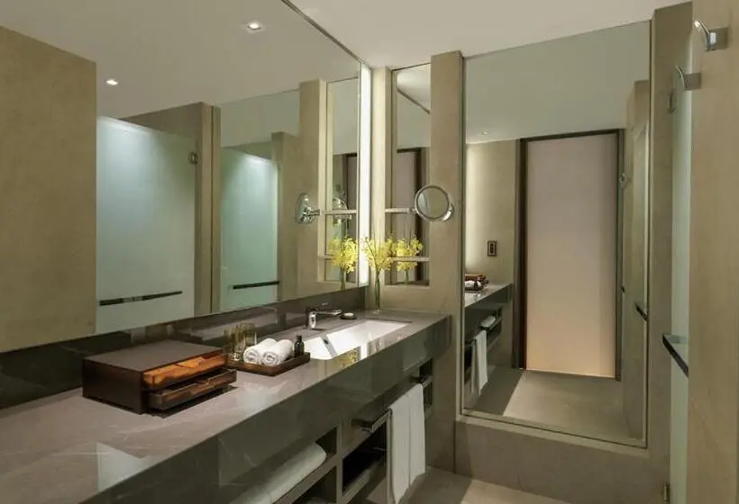 اتاق اجرایی با تخت بزرگ, Dusit Thani Laguna Singapore