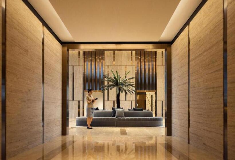 اتاق اجرایی با تخت بزرگ, Dusit Thani Laguna Singapore