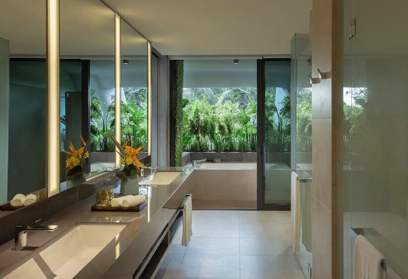سوییت با چشم‌انداز استخر, Dusit Thani Laguna Singapore
