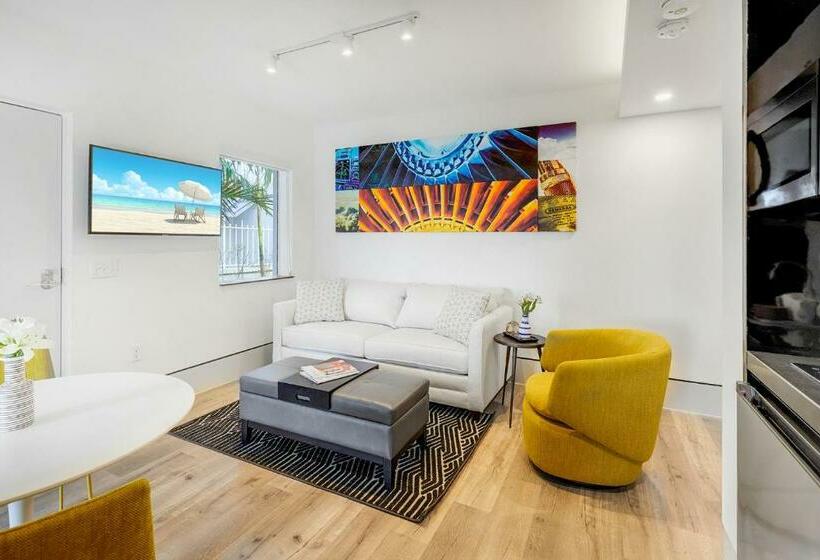 Люкс, Ocean Treasure Beachside Suites