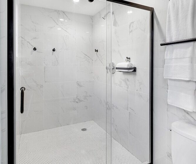 جناح, Ocean Treasure Beachside Suites