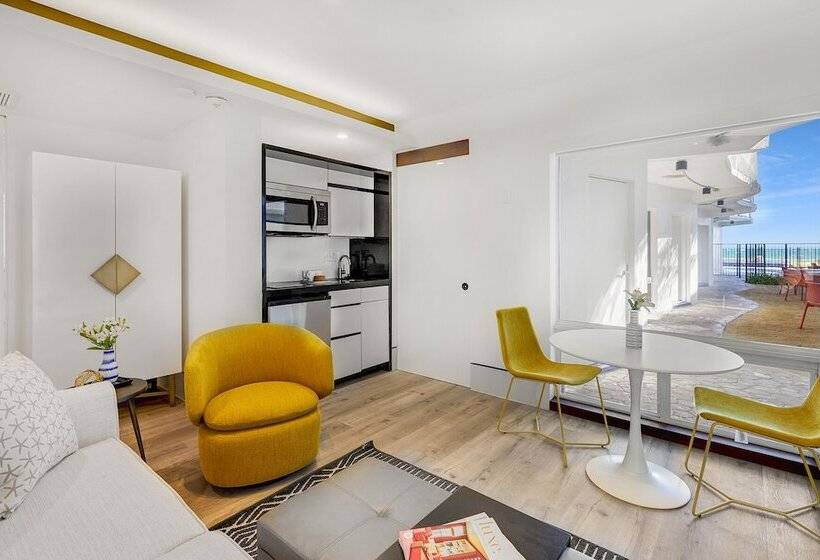 جناح, Ocean Treasure Beachside Suites