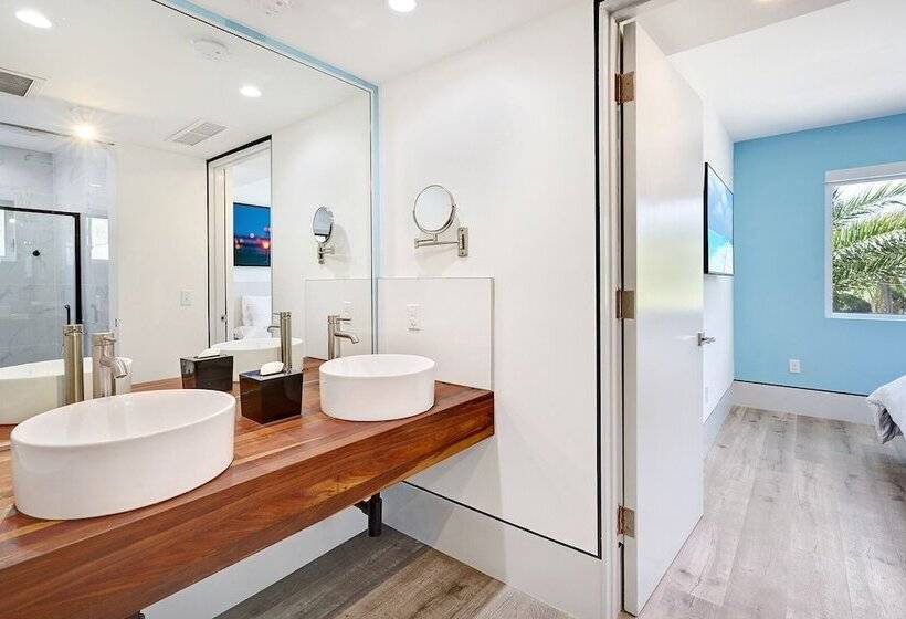 جناح, Ocean Treasure Beachside Suites