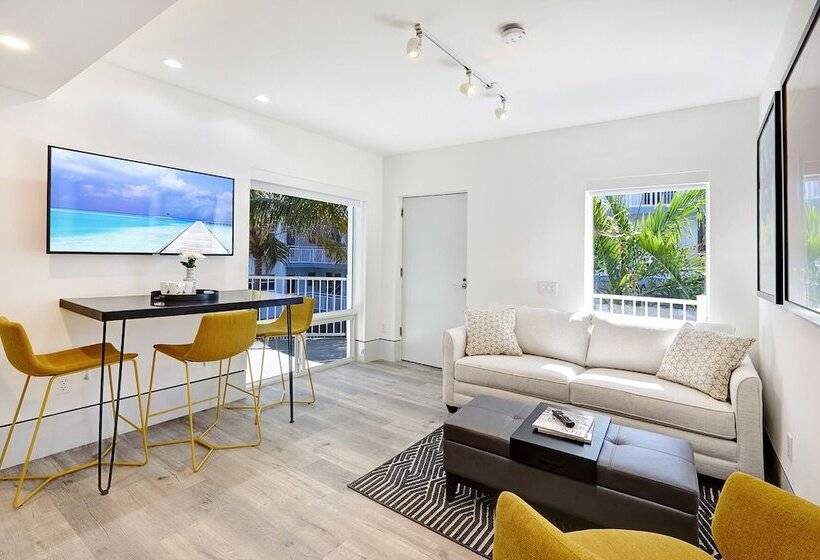 جناح, Ocean Treasure Beachside Suites