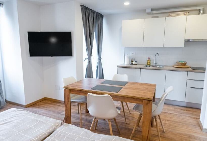 استودیو استاندارد با چشم‌انداز کوهستان, Apartments Skok With Free Parking