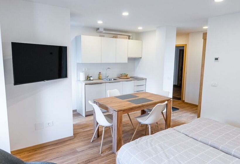 استودیو استاندارد با چشم‌انداز کوهستان, Apartments Skok With Free Parking