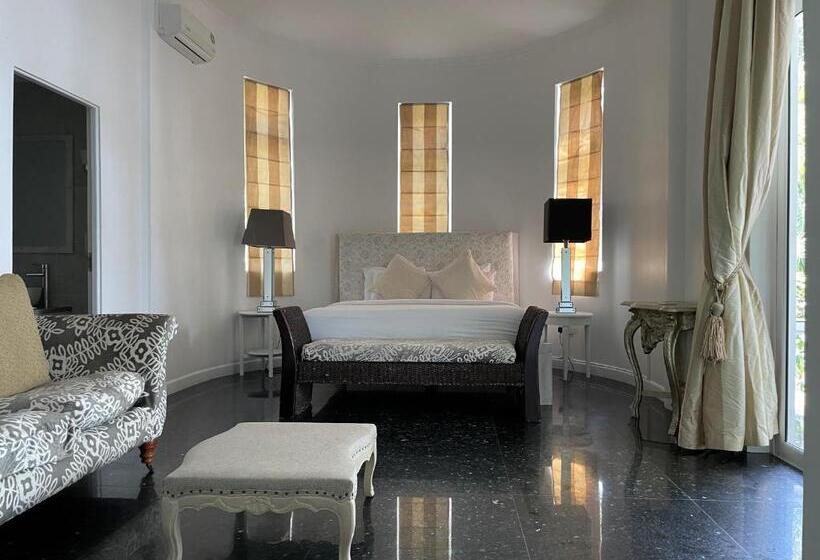 اتاق استاندارد با تخت بزرگ, Chateau Elysium