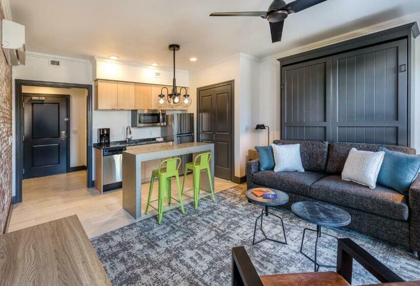 استودیوی استاندارد, Worldmark Portland Waterfront Park