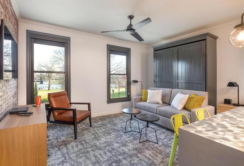 استودیوی سوپریور, Worldmark Portland Waterfront Park